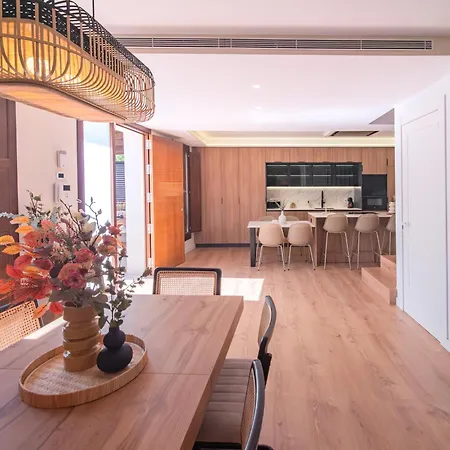 Md Barraques De Lluna فالنسيا