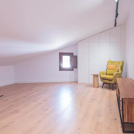 Md Barraques De Lluna * فالنسيا